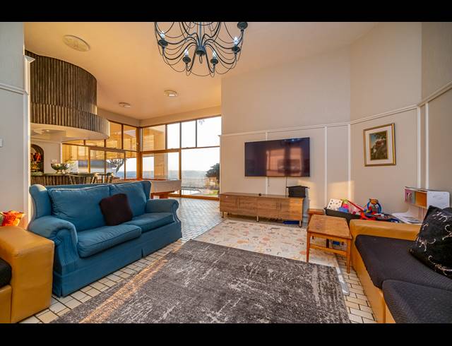 5 BEDROOM FREEHOLD FOR SALE IN NORTHCLIFF